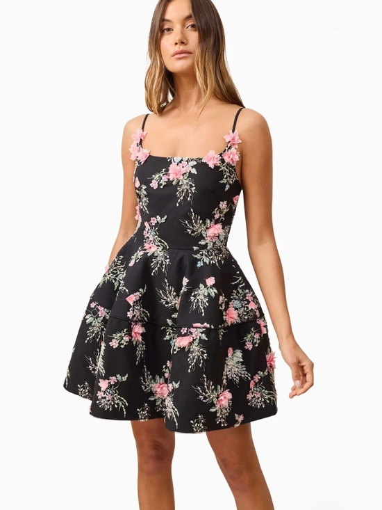 Elliatt Dresses & Skirts - NWT Gaia Floral Mini Dress in Black SZ M
